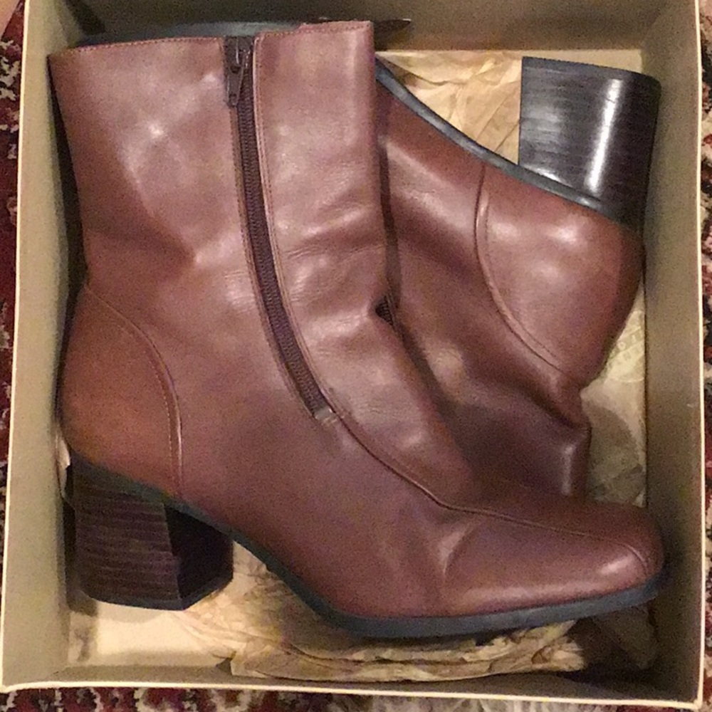 The walking company brown leather short boots